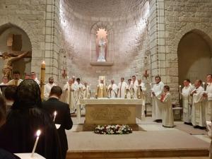 שבת האש הקדושה - כנסיית נוטרדאם