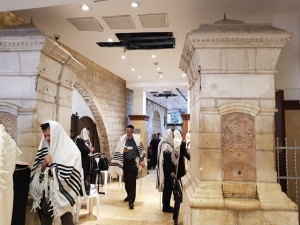 מעבר בקבר רחל