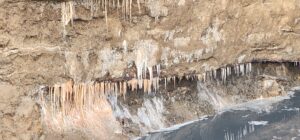 נטיפי מלח כתומים